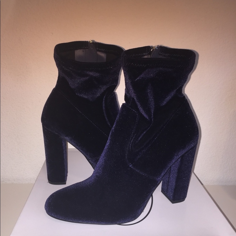 Steve Madden Booties “Edit” Blue Velvet.
